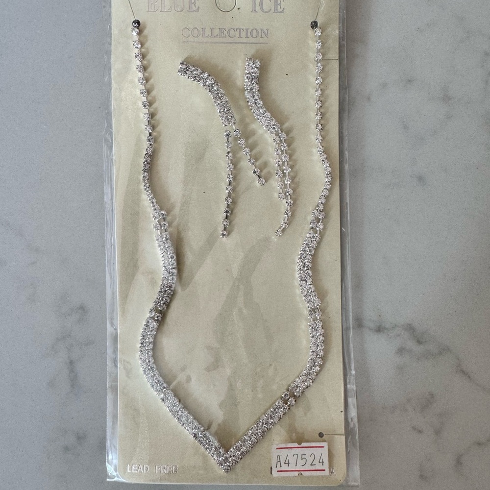 Earring/necklace set